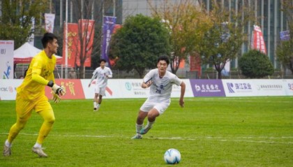 乐鱼体育在线-姜还是老的辣！殷铁生靠什么逆风而行：不想留遗憾