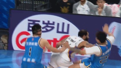 手感糟糕！赵睿复出6中0得0分8助攻 末节伤退离场引关注|北京|里勒|篮板|北控|大战_新浪新闻